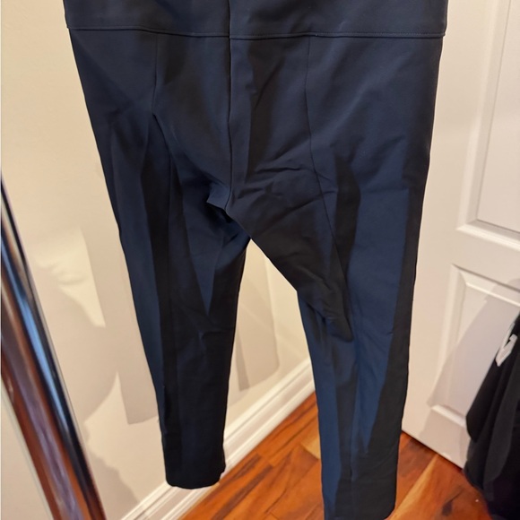 Veronica beard. Thick legging style. Barely worn. Black. - Picture 4 of 6